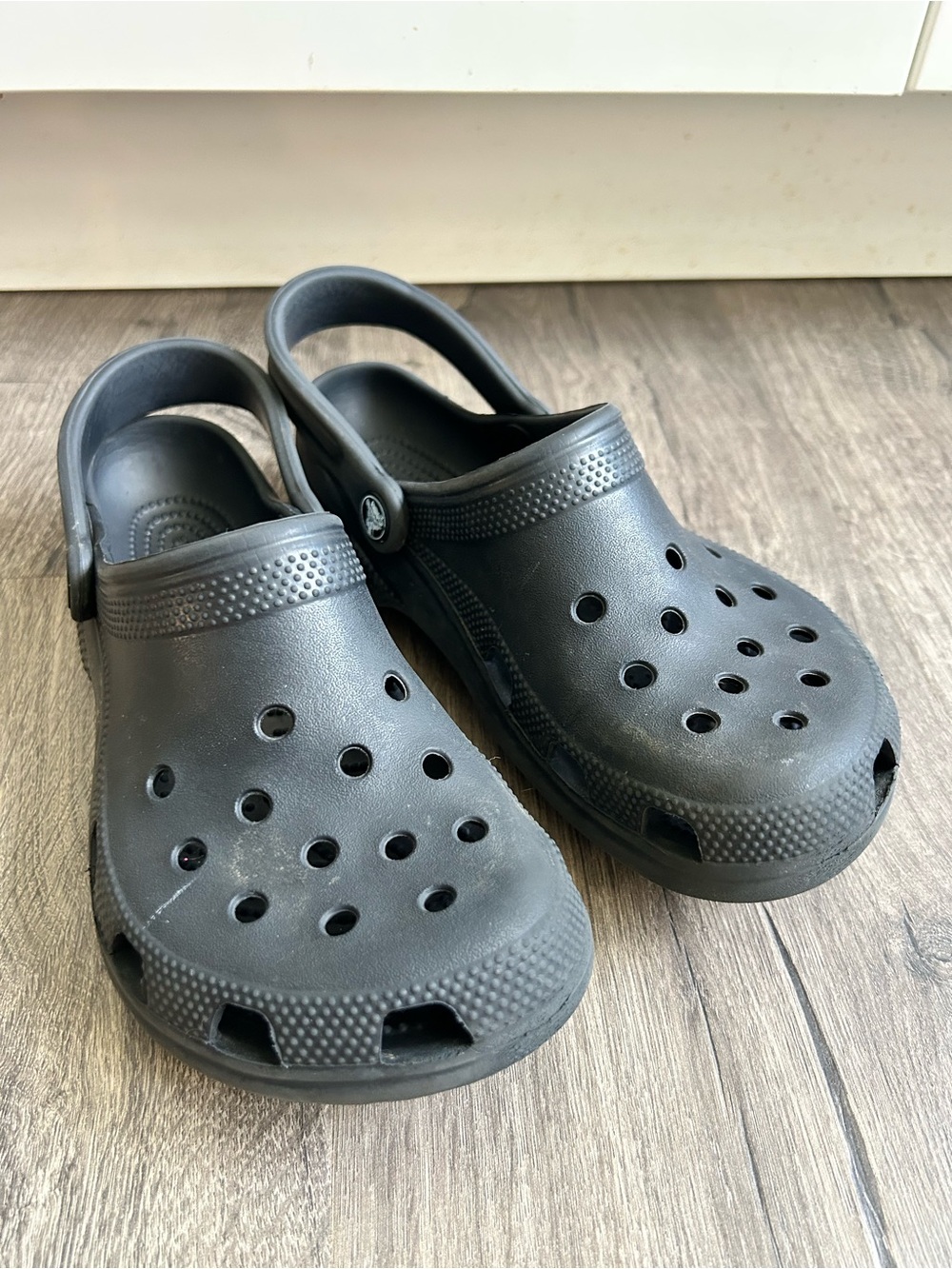 CROCS Men’s 8 Women’s 6 Black Classic Clog Sandals